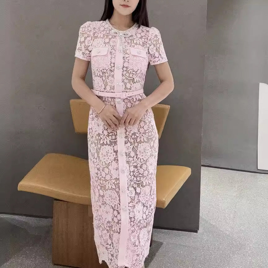 Pudra Pembe Ajurlu Çiçek Dantel Detaylı Broşlu Elbise